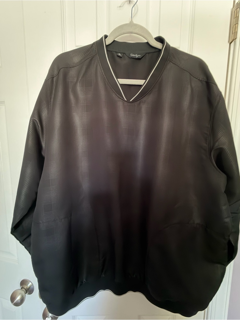 Walter Hagen Black V-Neck Lightweight Pullover with White Contrast Trim